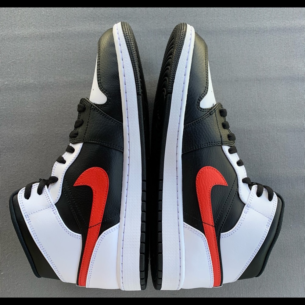 Jordan 1 mid ❌SOLD🎁 - Picture 3 of 9